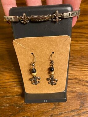 Black and Gold Fleur-de-Lis Drop Earrings & Bracelet Set